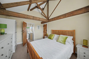 Principal bedroom- click for photo gallery
